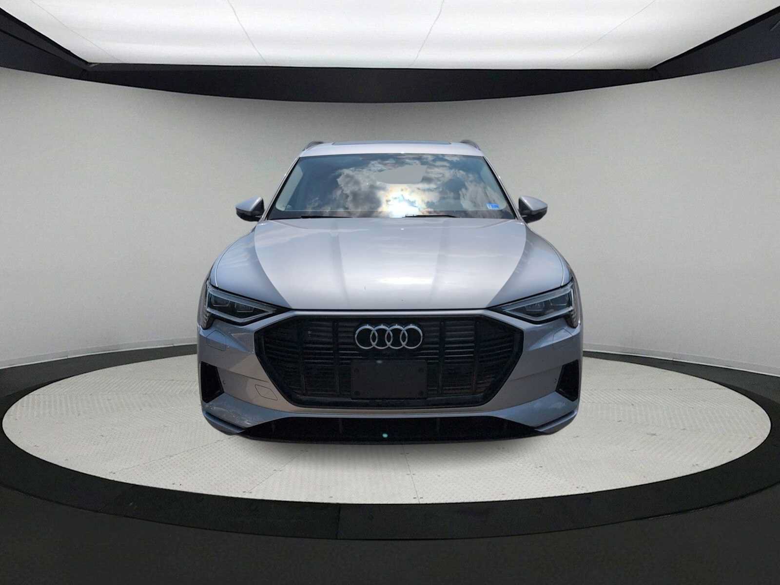 Used 2022 Audi e-tron Premium w/ Convenience Plus Package AWD/4WD image 3