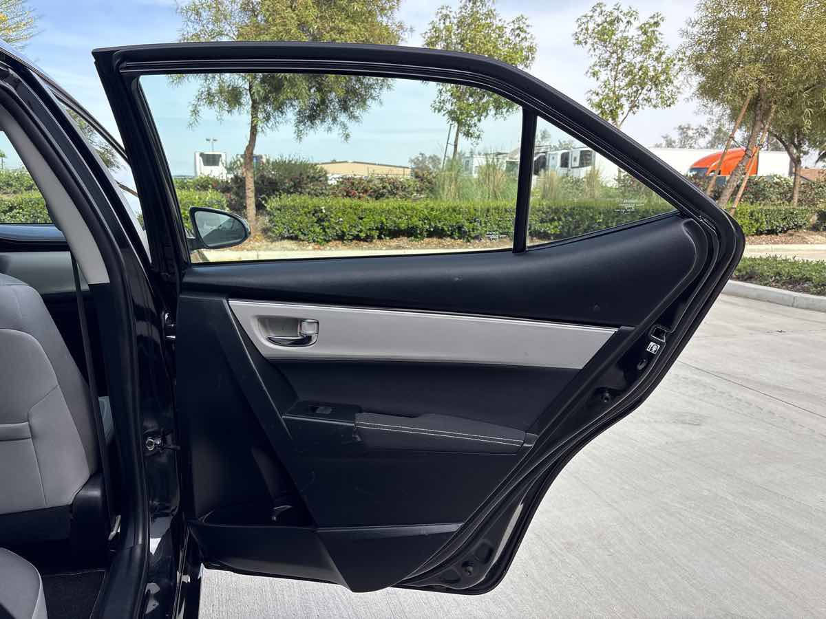 Used 2017 Toyota Corolla LE w/ Carpet Mat Package (TMS) FWD image 13