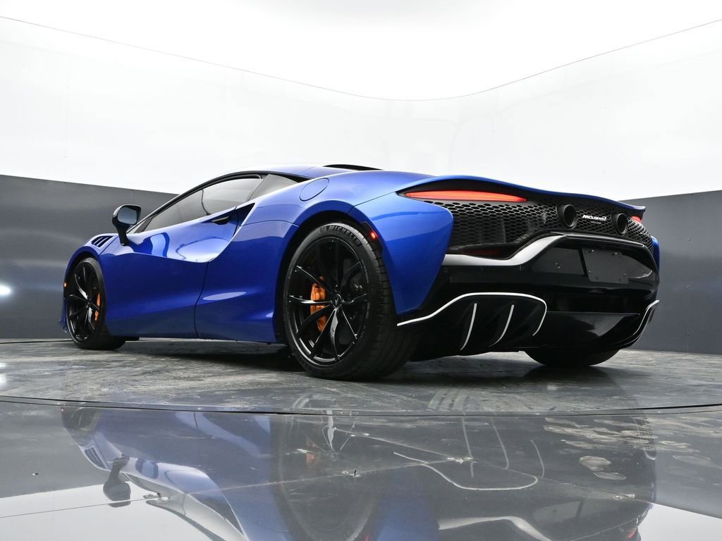 Used 2023 McLaren Artura image 31