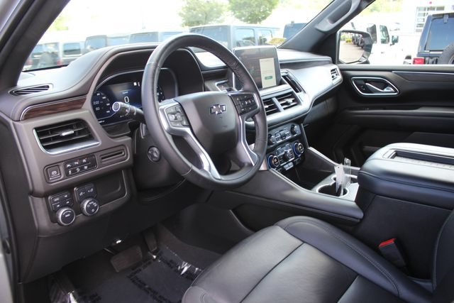 Used 2023 Chevrolet Suburban Z71 w/ Luxury Package AWD/4WD image 3