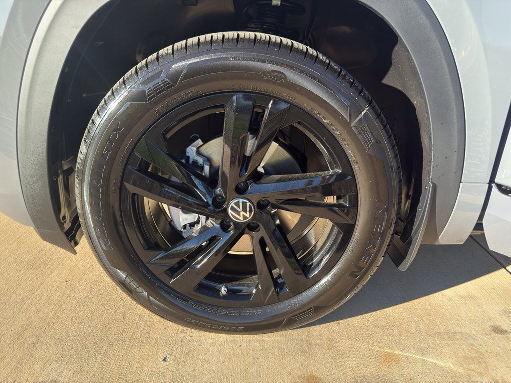 New 2026 Volkswagen Atlas Cross Sport SEL R-Line image 17