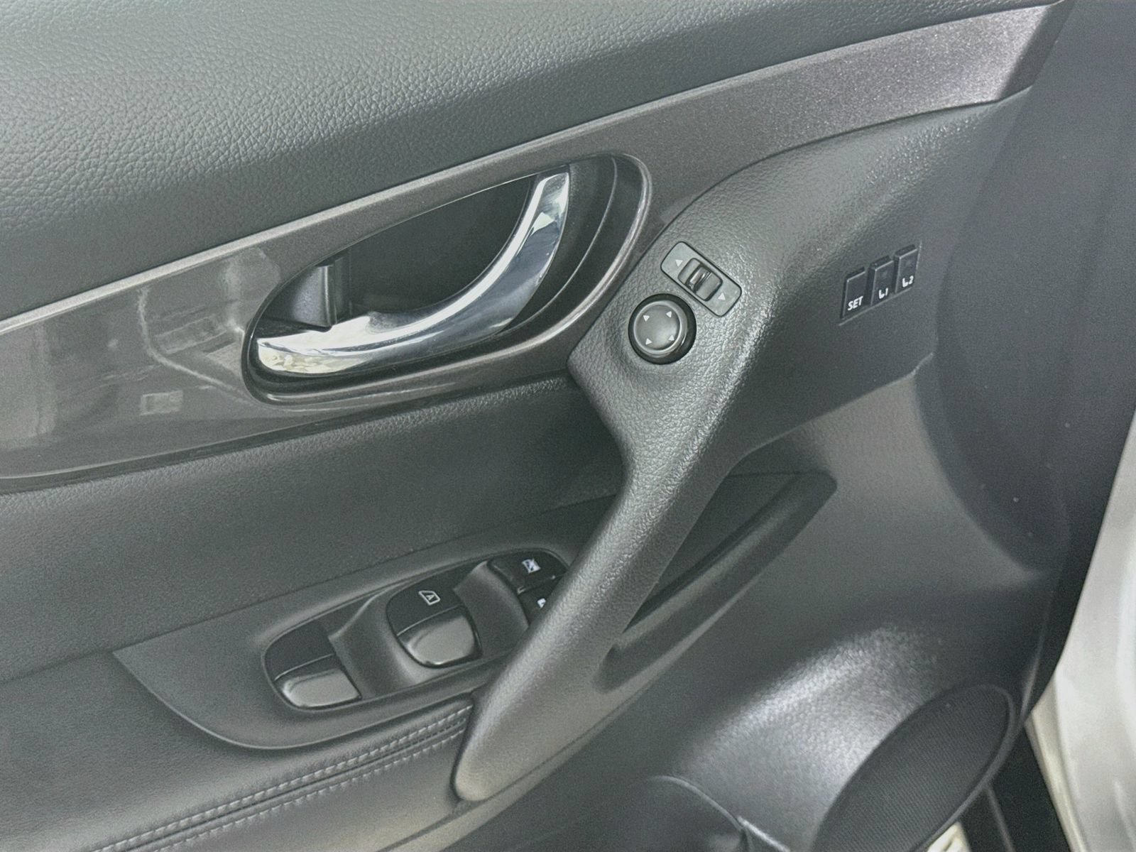 Used 2019 Nissan Rogue SV w/ Sun & Sound Touring Package AWD/4WD image 11