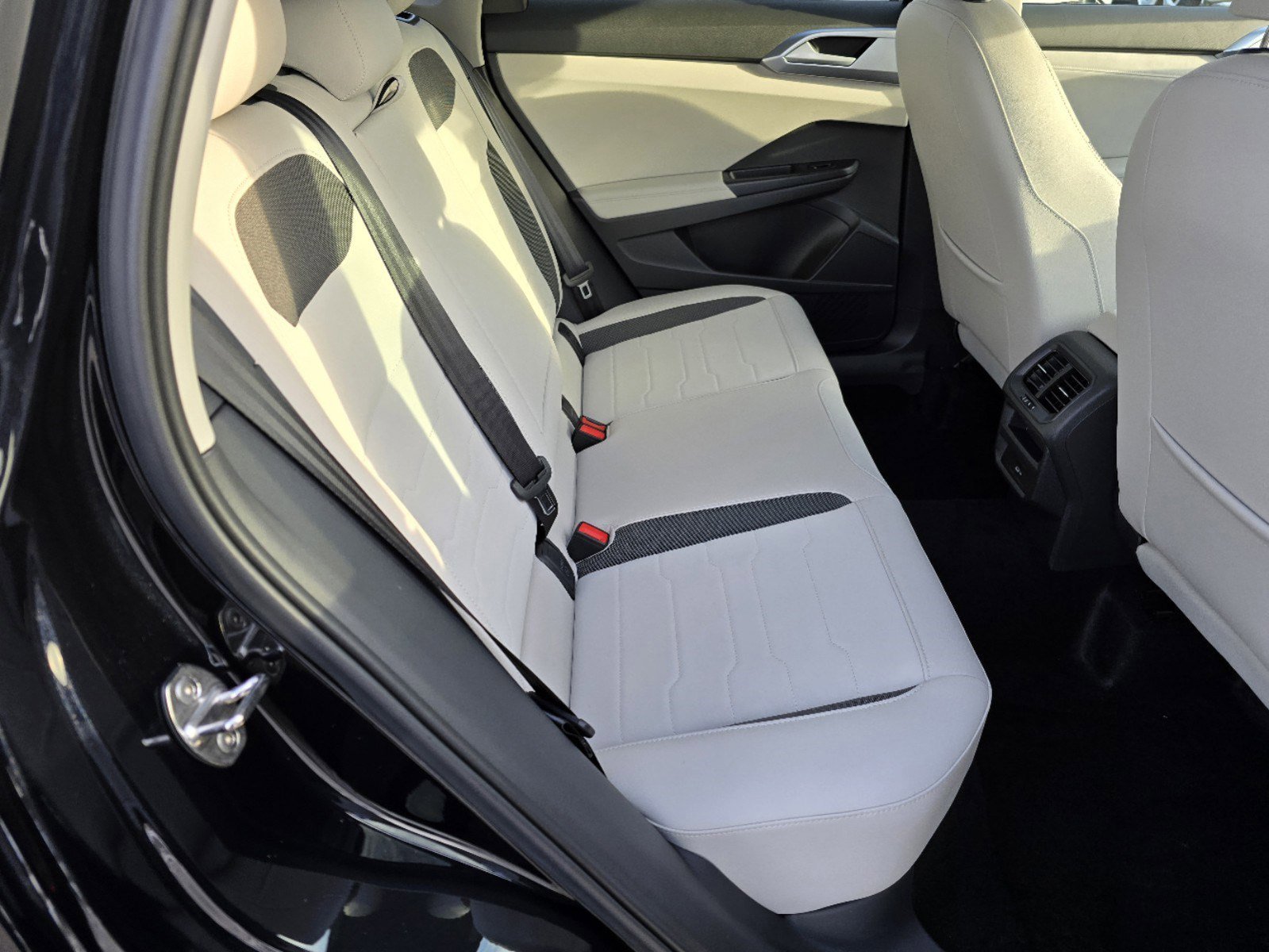 New 2025 Volkswagen Taos SE image 13