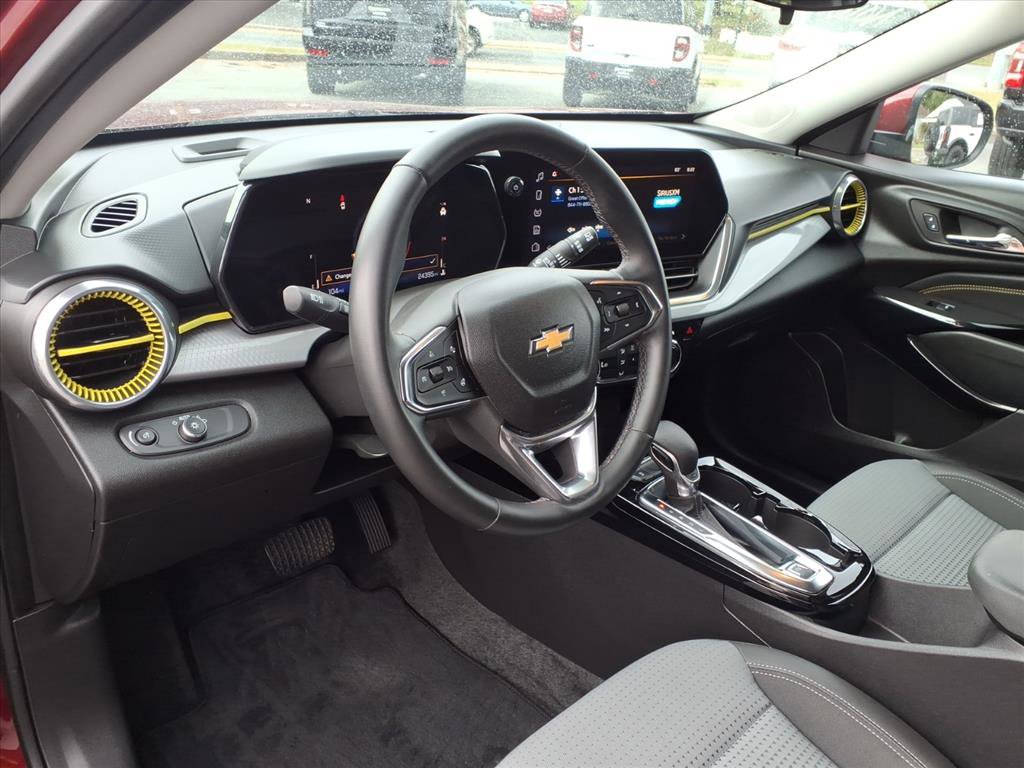 Used 2024 Chevrolet Trax LT w/ Driver Confidence Package FWD image 13