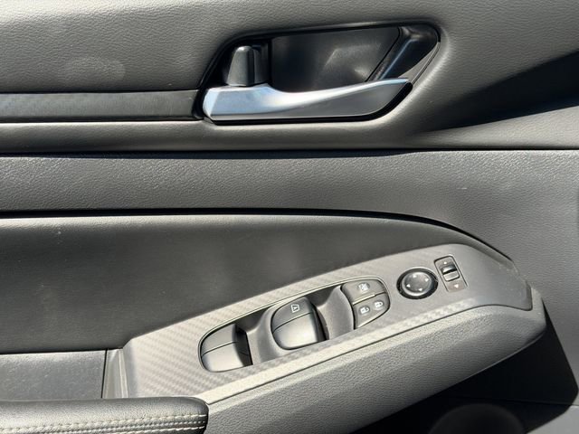 Used 2024 Nissan Altima 2.5 SV FWD image 23