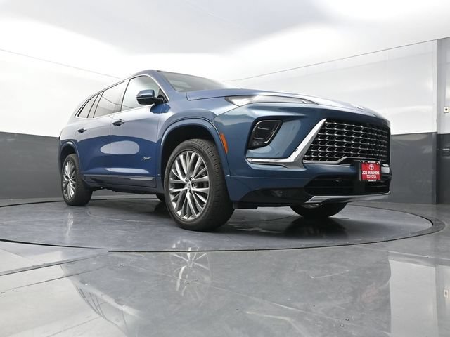 Used 2025 Buick Enclave Avenir AWD/4WD image 32