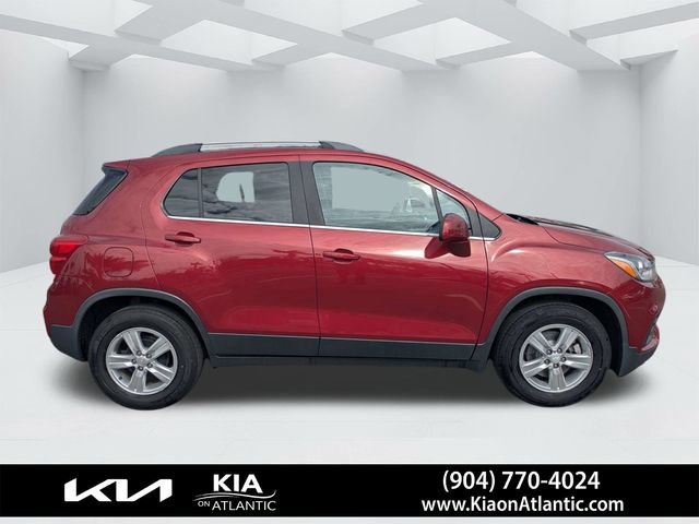 Used 2020 Chevrolet Trax LT image 2