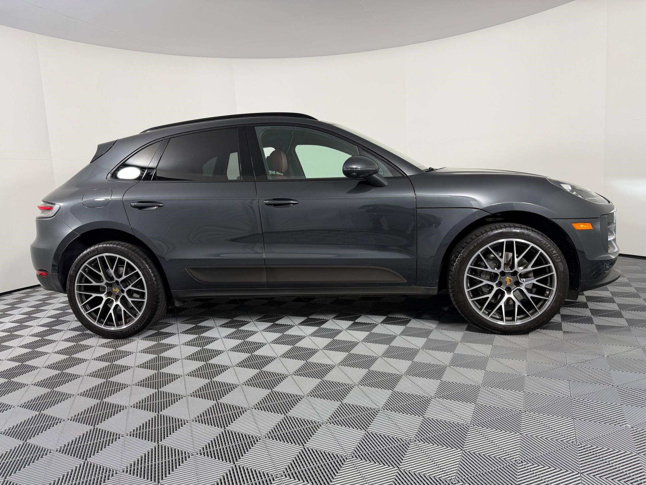 Certified 2021 Porsche Macan S image 8
