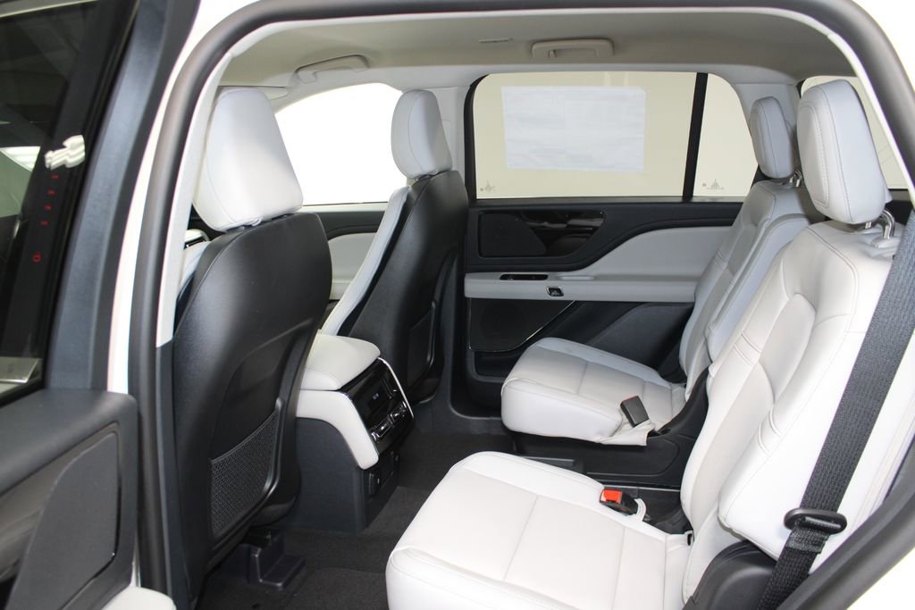 New 2026 Lincoln Aviator 2WD image 25