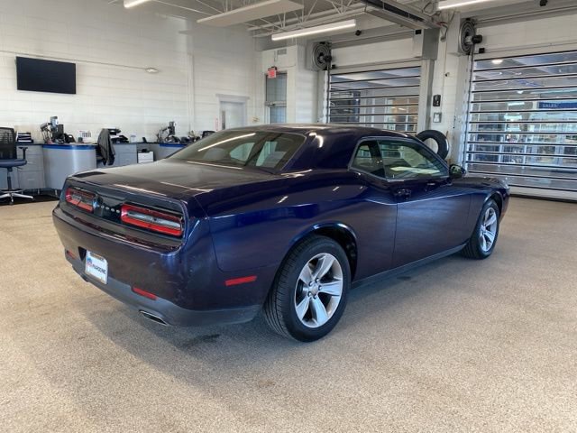 Used 2016 Dodge Challenger SXT image 5