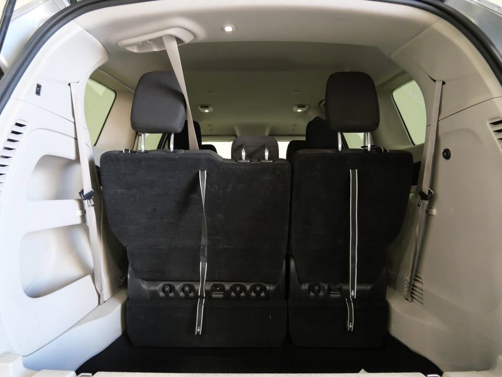 Used 2023 Chrysler Voyager LX image 26