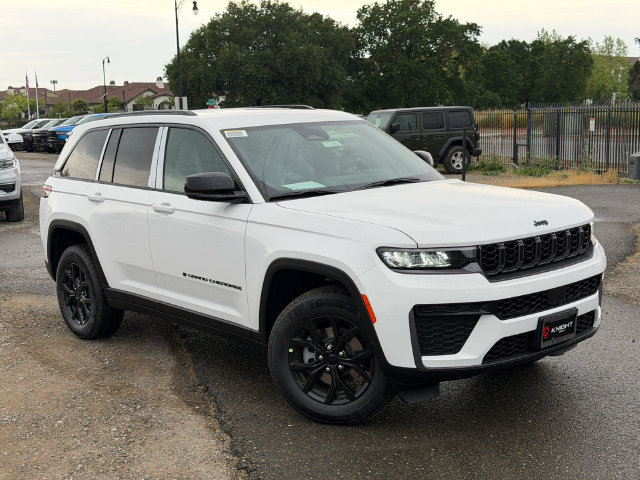 New 2026 Jeep Grand Cherokee Altitude AWD/4WD image 2