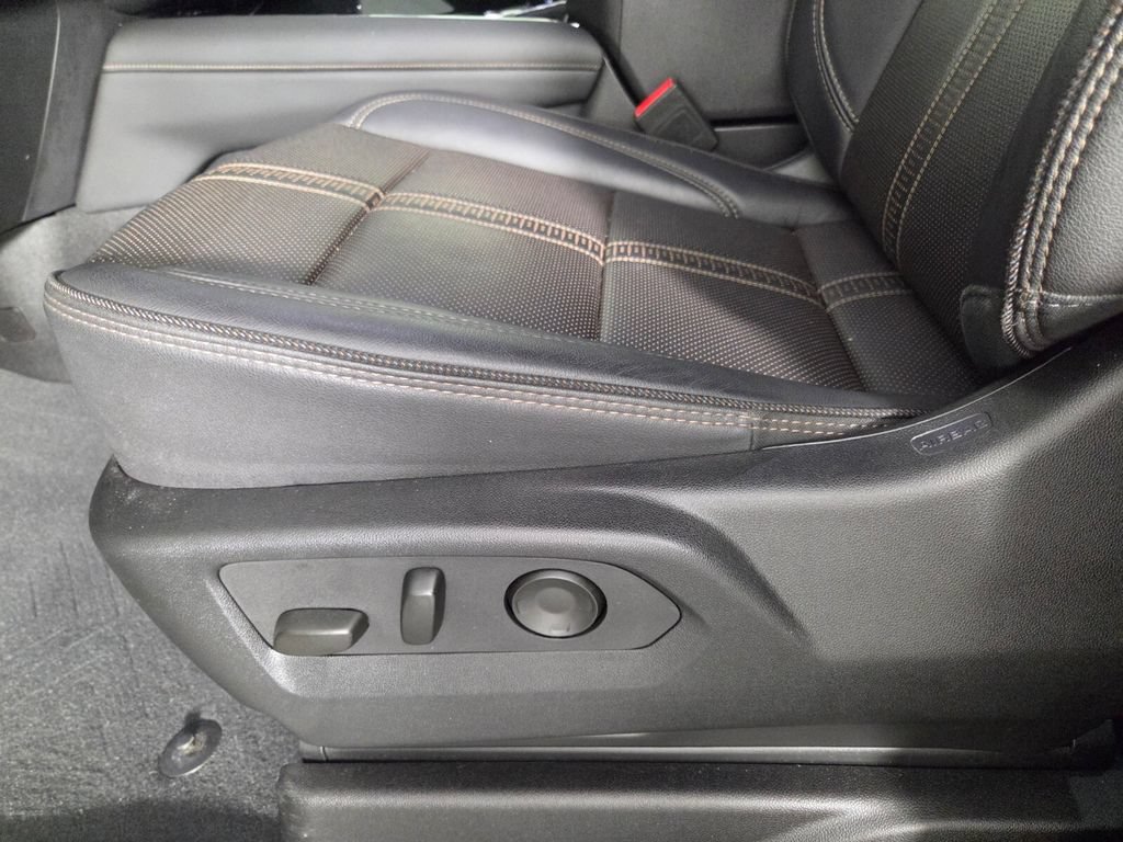 Used 2025 Chevrolet Tahoe High Country RWD image 11