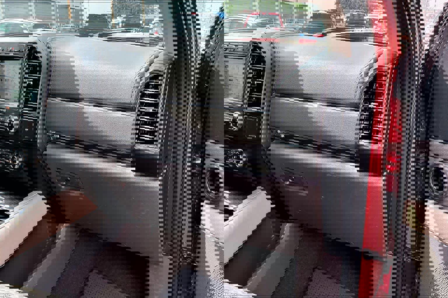 Used 2018 Ford Expedition Limited w/ Equipment Group 301A RWD image 19