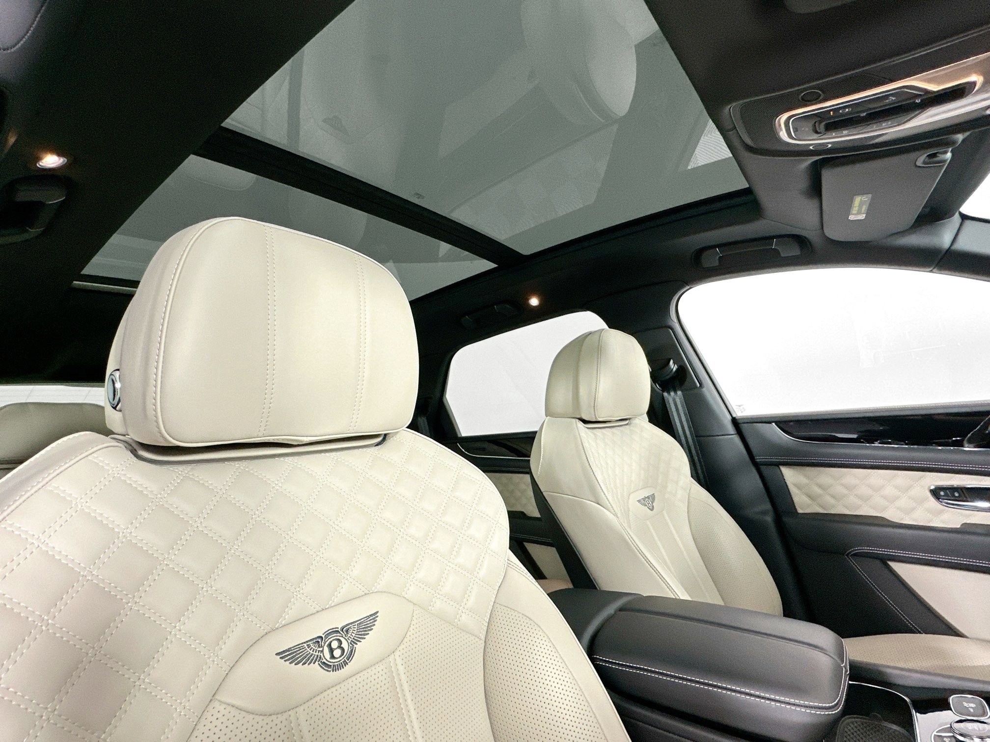 Certified 2022 Bentley Bentayga AWD/4WD image 22