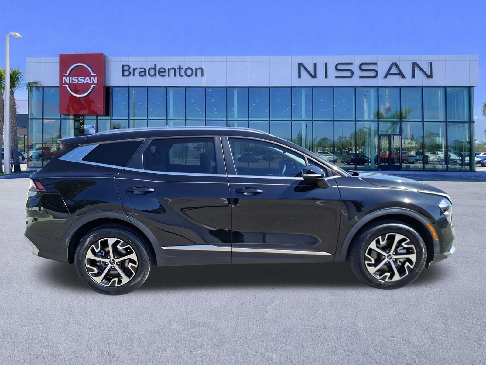 Used 2023 Kia Sportage EX AWD/4WD image 4