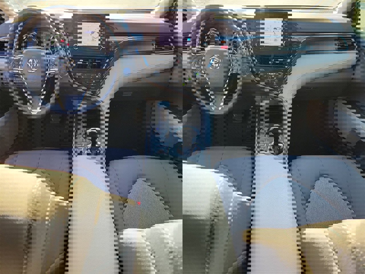 Used 2021 Toyota Camry LE image 12