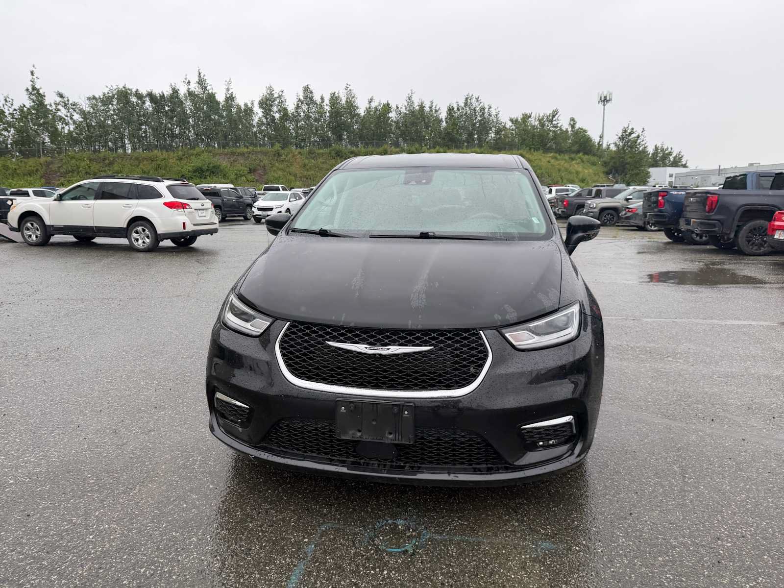Used 2023 Chrysler Pacifica Touring-L FWD image 4
