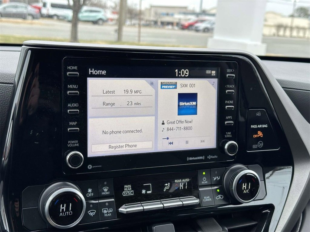 Certified 2021 Toyota Highlander LE image 3