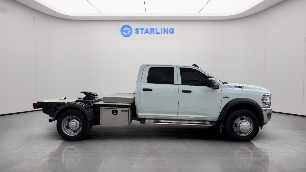 Used 2024 RAM 5500 Tradesman w/ Chrome Appearance Group AWD/4WD image 12