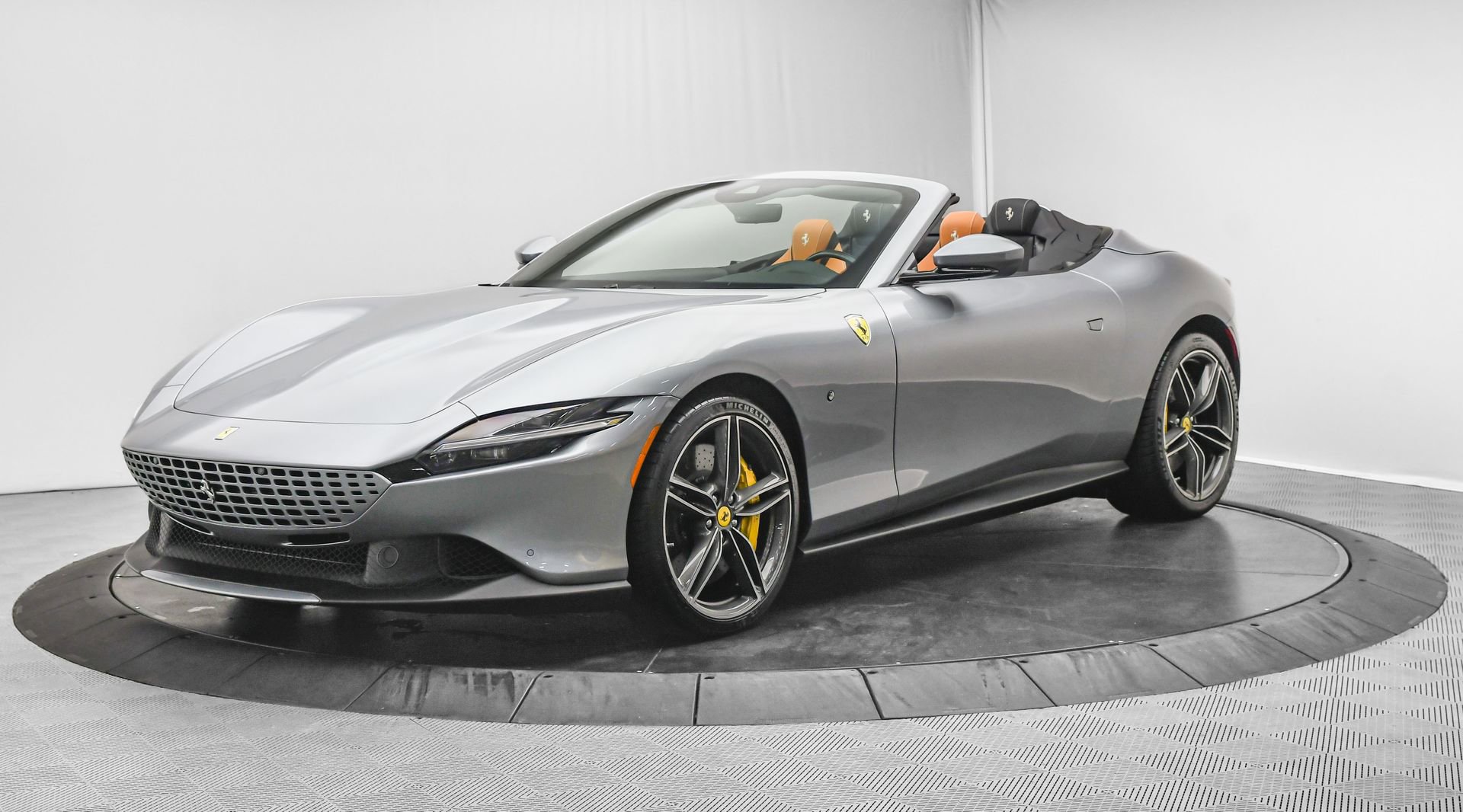 Used 2025 Ferrari Roma Spider image 3