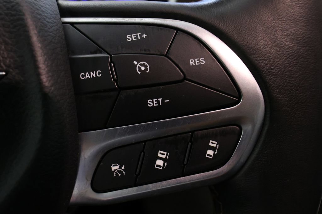 Used 2019 Chrysler Pacifica Touring-L Plus FWD image 24