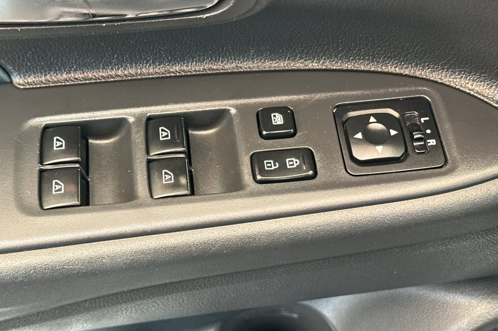 Used 2020 Mitsubishi Outlander SE AWD/4WD image 14