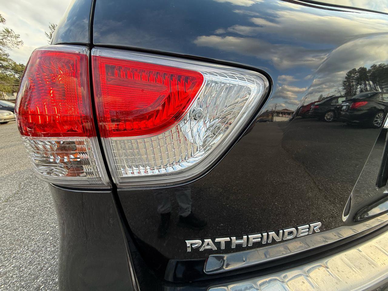 Used 2015 Nissan Pathfinder Platinum w/ Family Entertainment Package AWD/4WD image 13