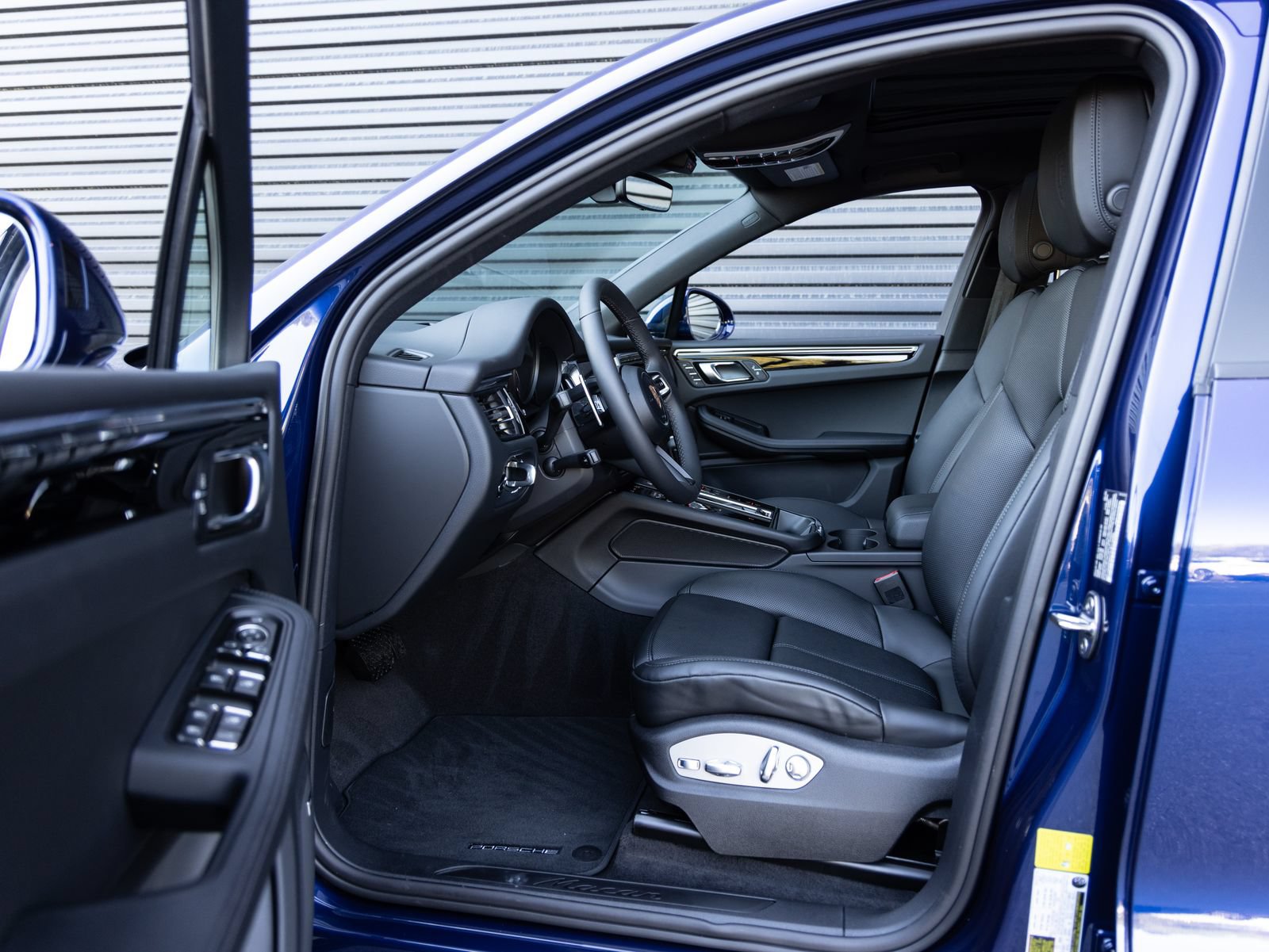 Certified 2026 Porsche Macan AWD/4WD image 23