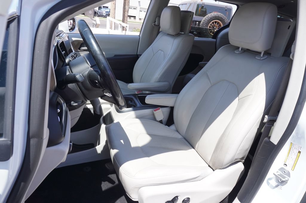 Used 2019 Chrysler Pacifica Touring-L Plus FWD image 14