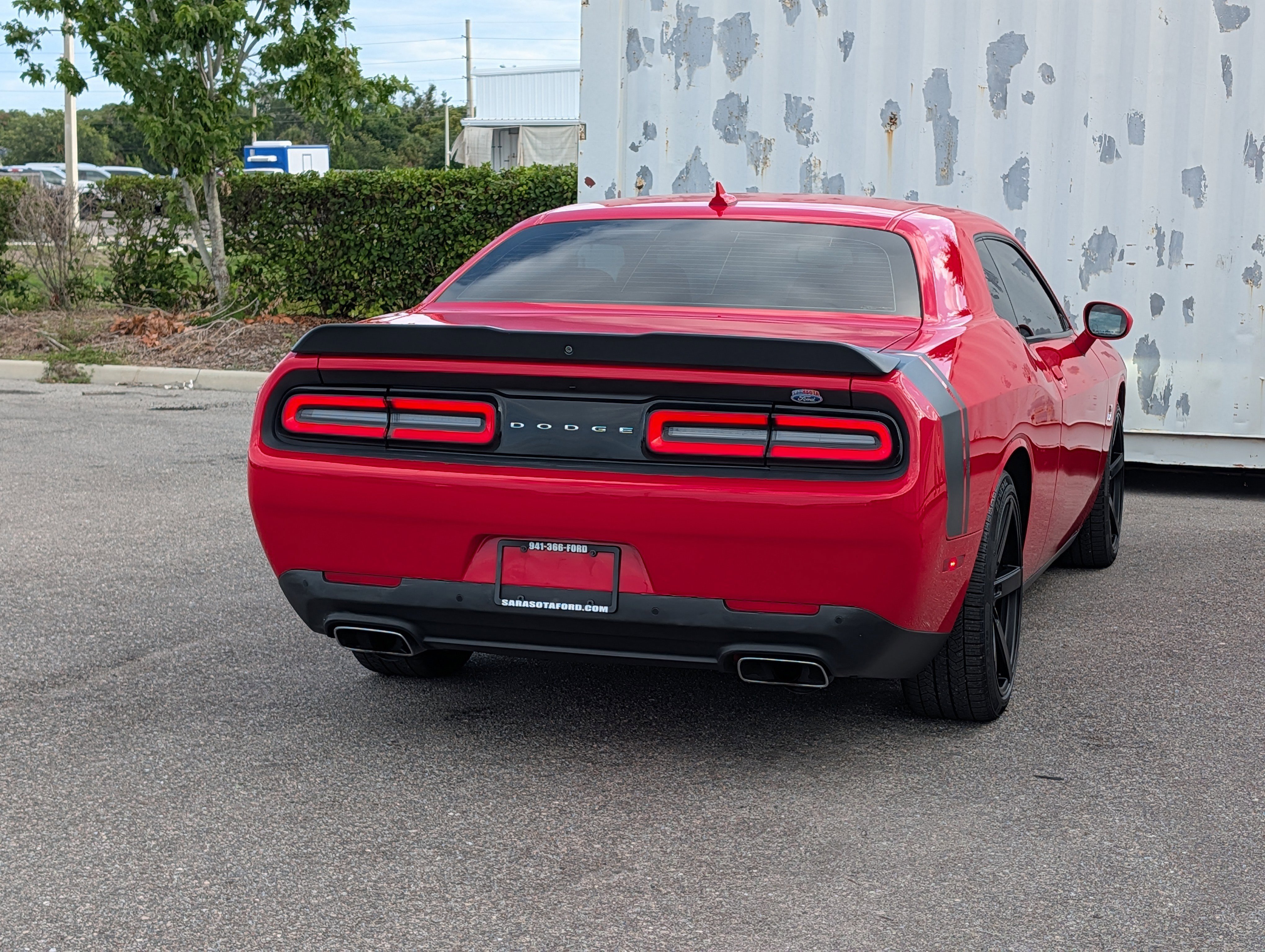 Used 2016 Dodge Challenger R/T Scat Pack w/ Leather Interior Group RWD image 4