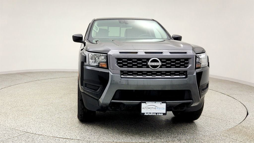 Used 2025 Nissan Frontier SV image 2