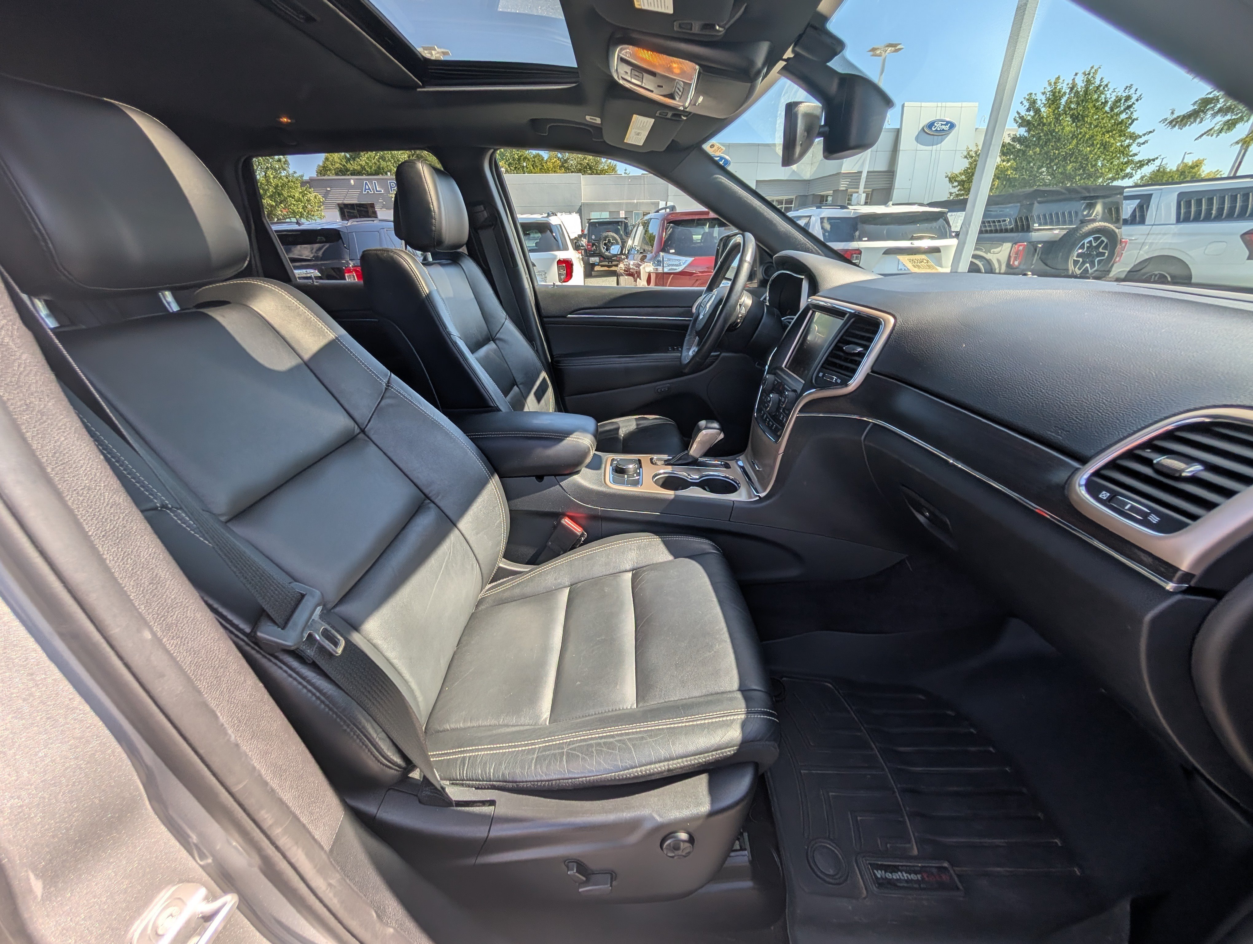 Used 2017 Jeep Grand Cherokee Limited AWD/4WD image 10