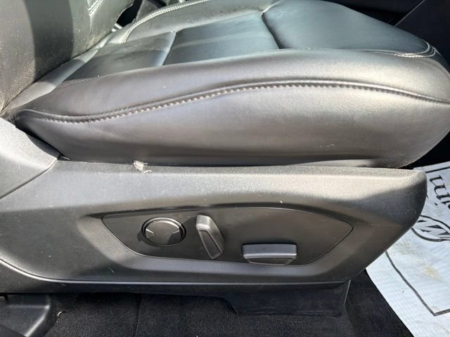 Used 2024 Ford Explorer XLT w/ Equipment Group 202A AWD/4WD image 31