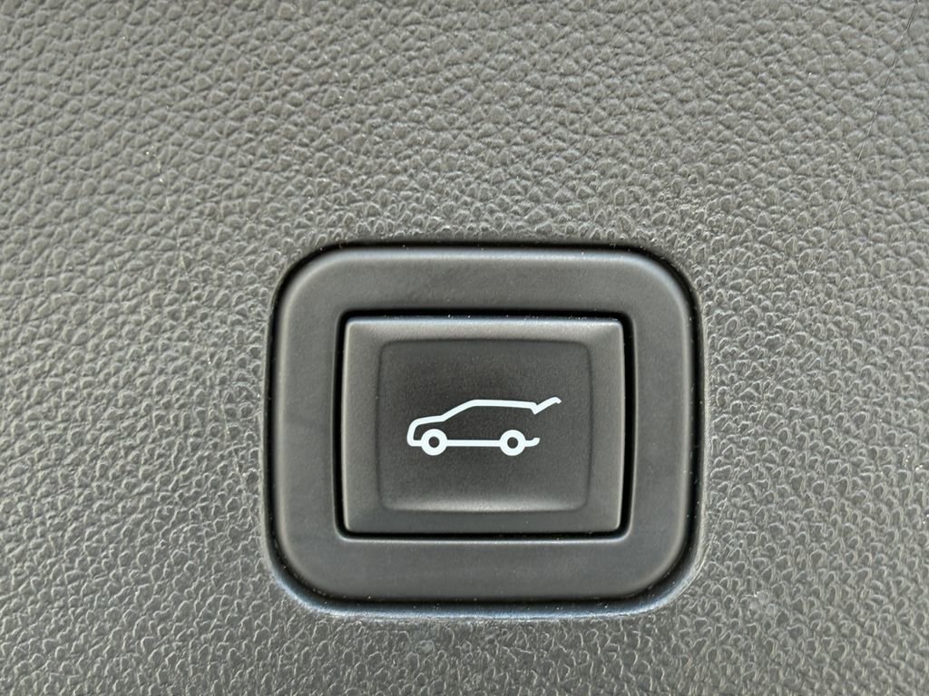 Used 2023 Chevrolet Tahoe Premier RWD image 9