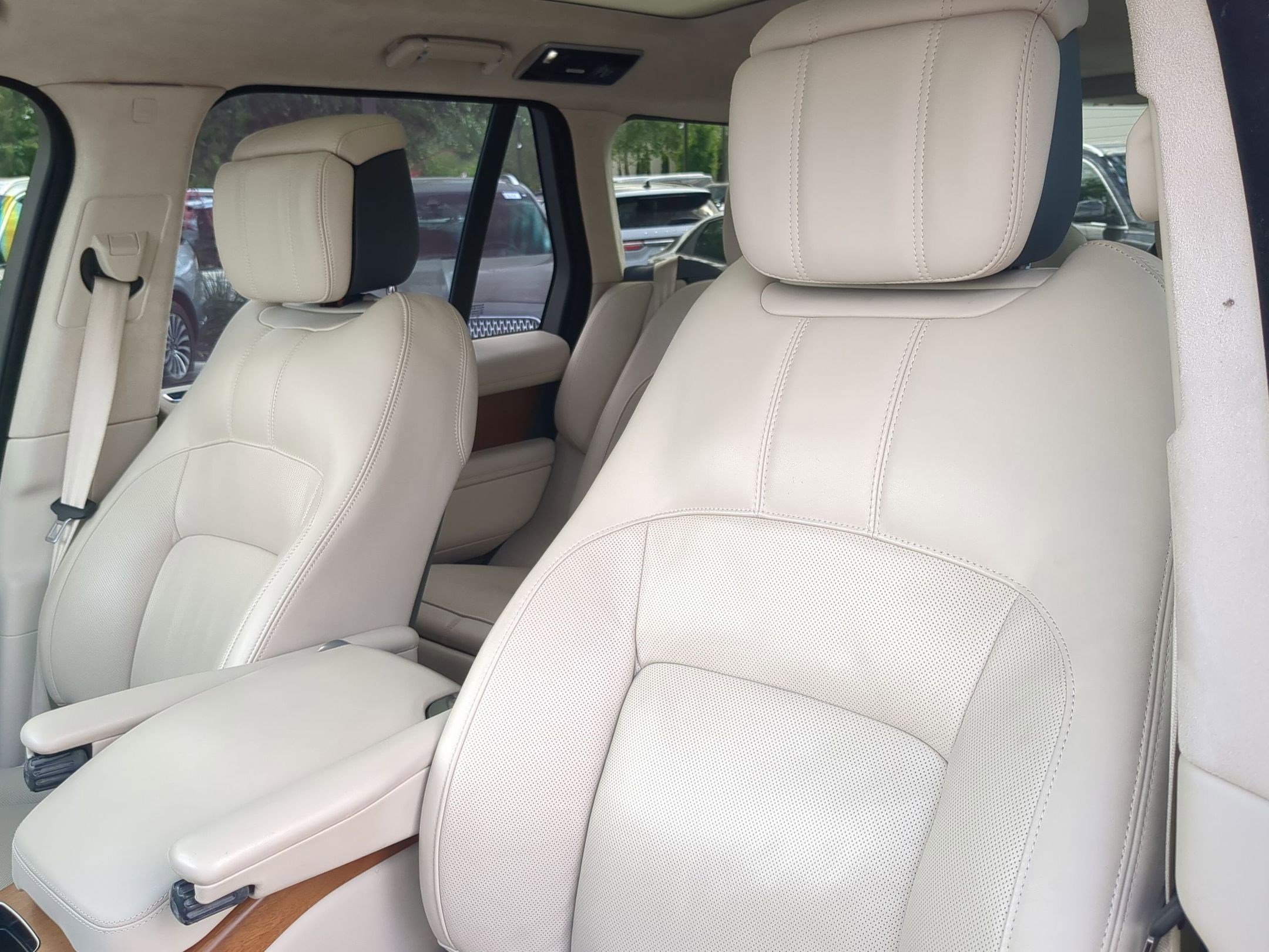 Used 2021 Land Rover Range Rover Autobiography image 10