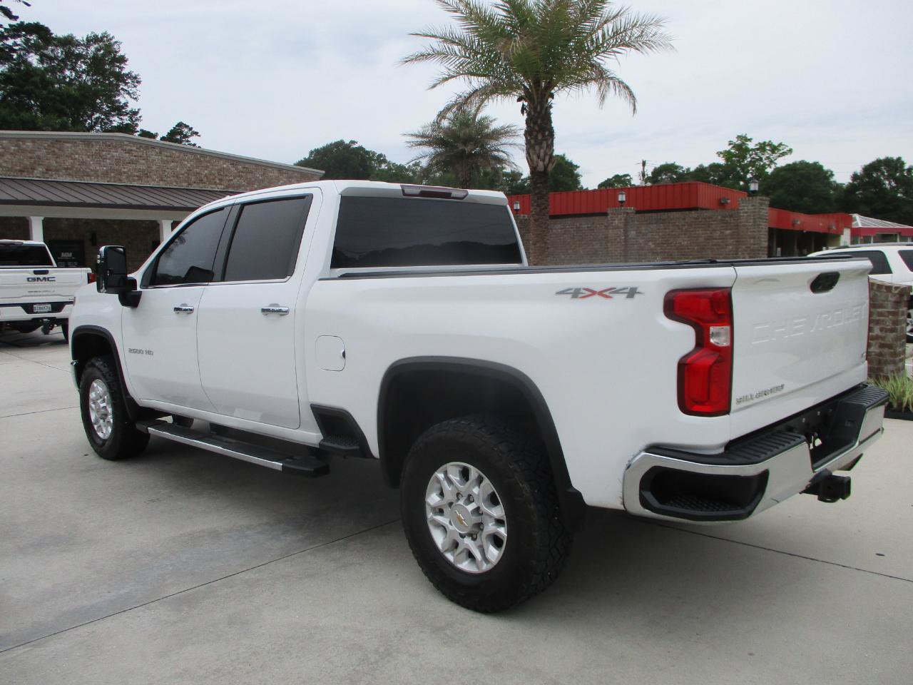Used 2021 Chevrolet Silverado 2500 LTZ AWD/4WD image 3