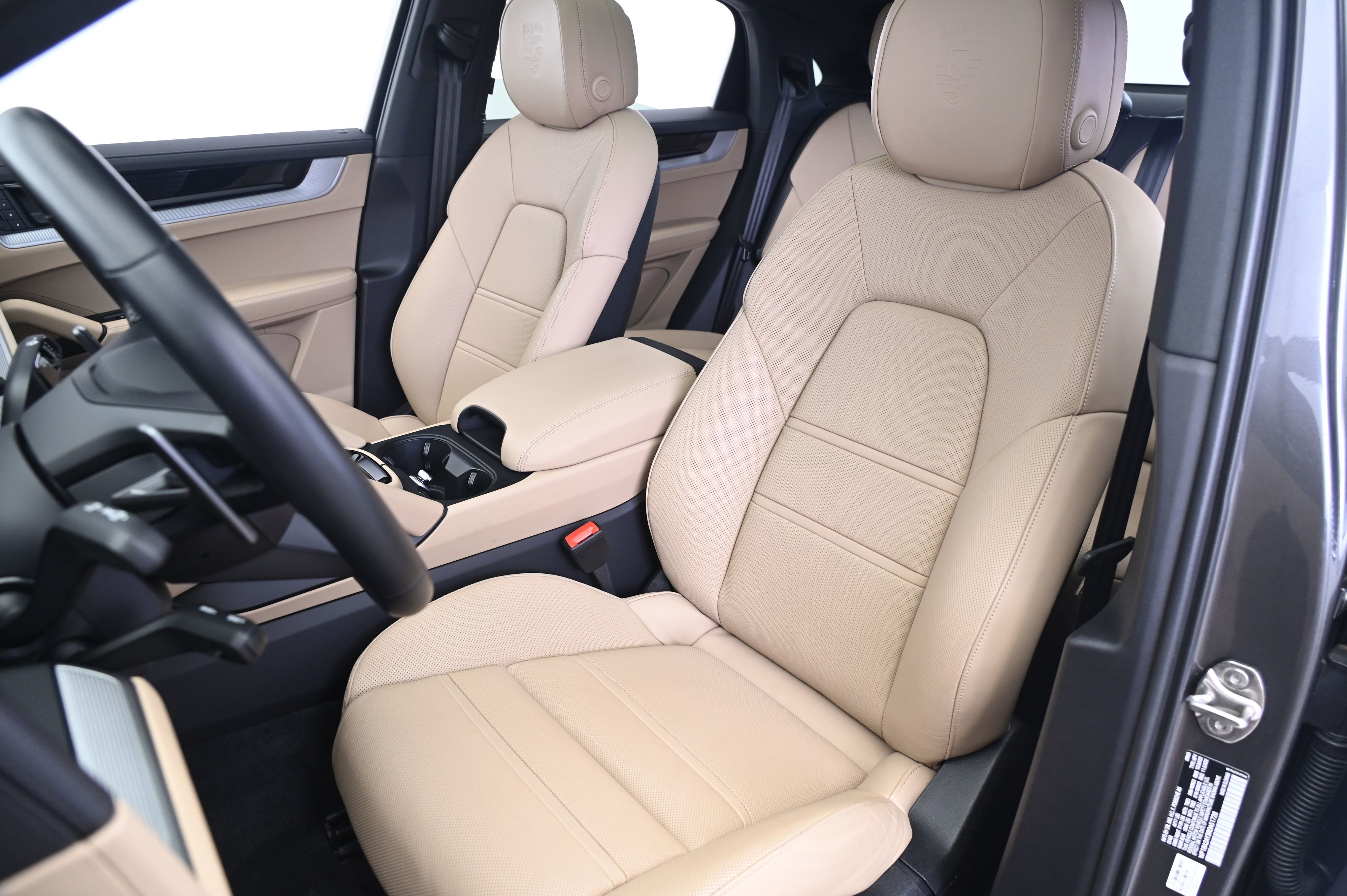 Certified 2024 Porsche Cayenne Coupe image 30