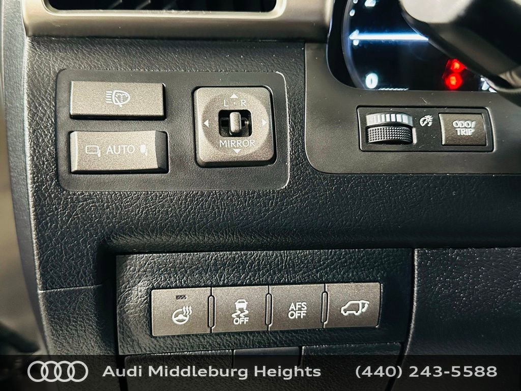 Used 2013 Lexus LX 570 4WD w/ Luxury Pkg w/Pre-crash image 14