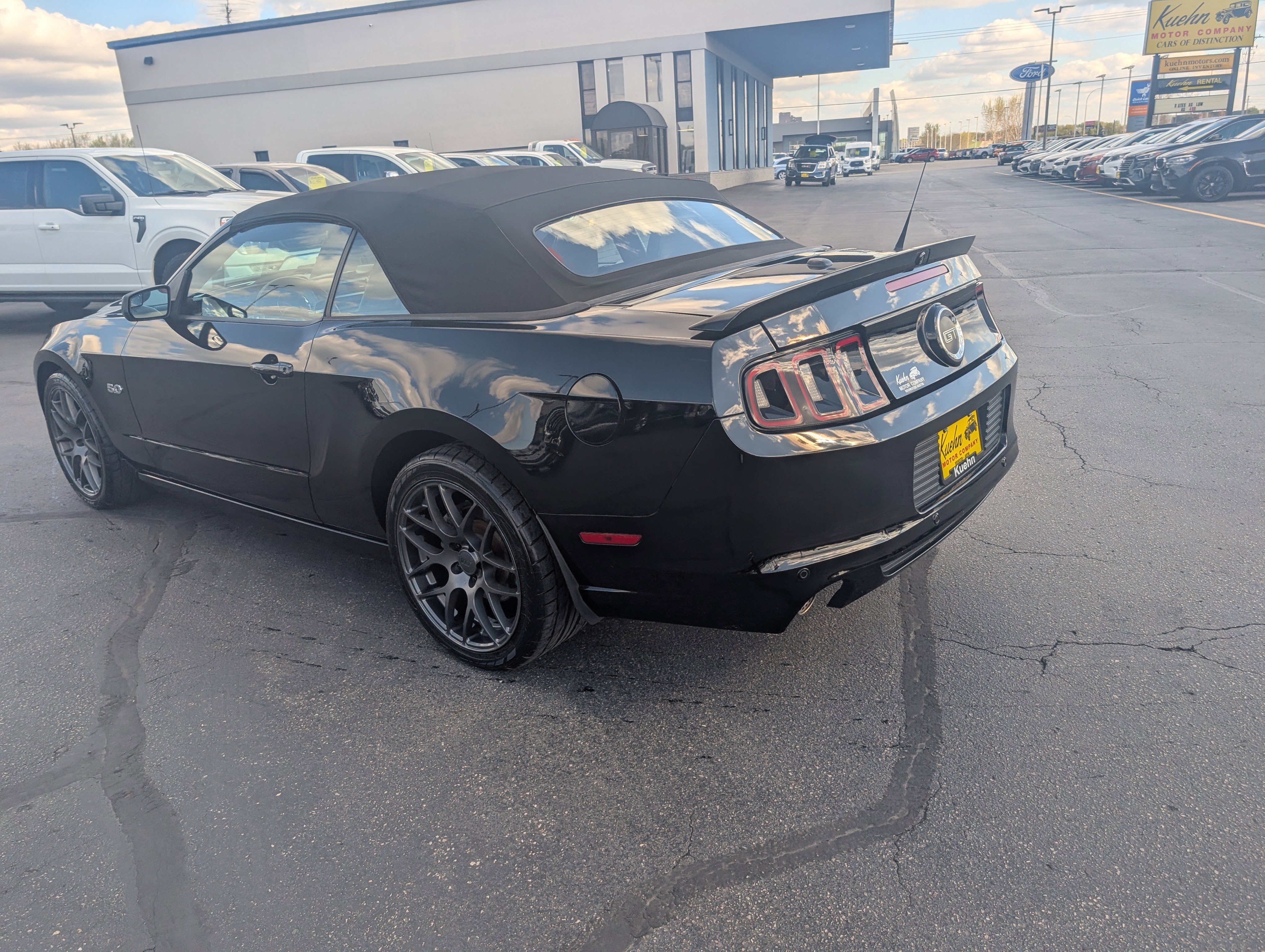 Used 2013 Ford Mustang GT Premium w/ Electronics Pkg RWD image 6