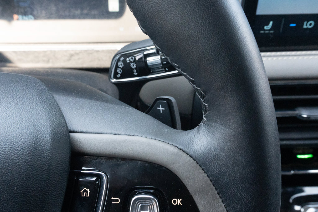 Used 2025 Lincoln Corsair Reserve FWD image 32