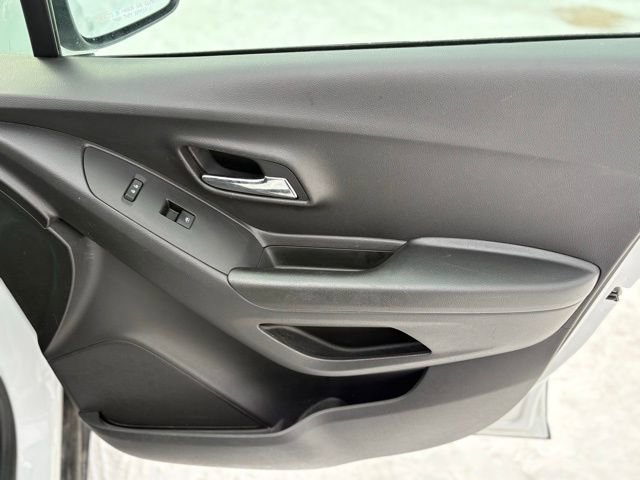 Certified 2021 Chevrolet Trax LS w/ Tint and Cruise Package image 29