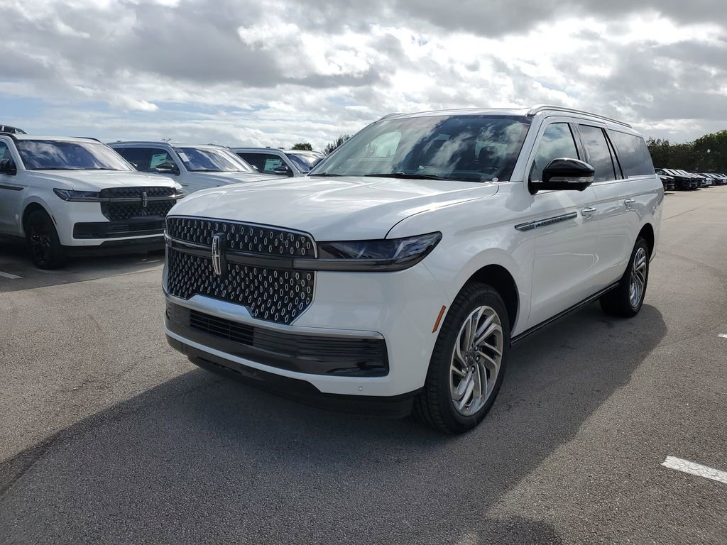 New 2025 Lincoln Navigator L Reserve image 2