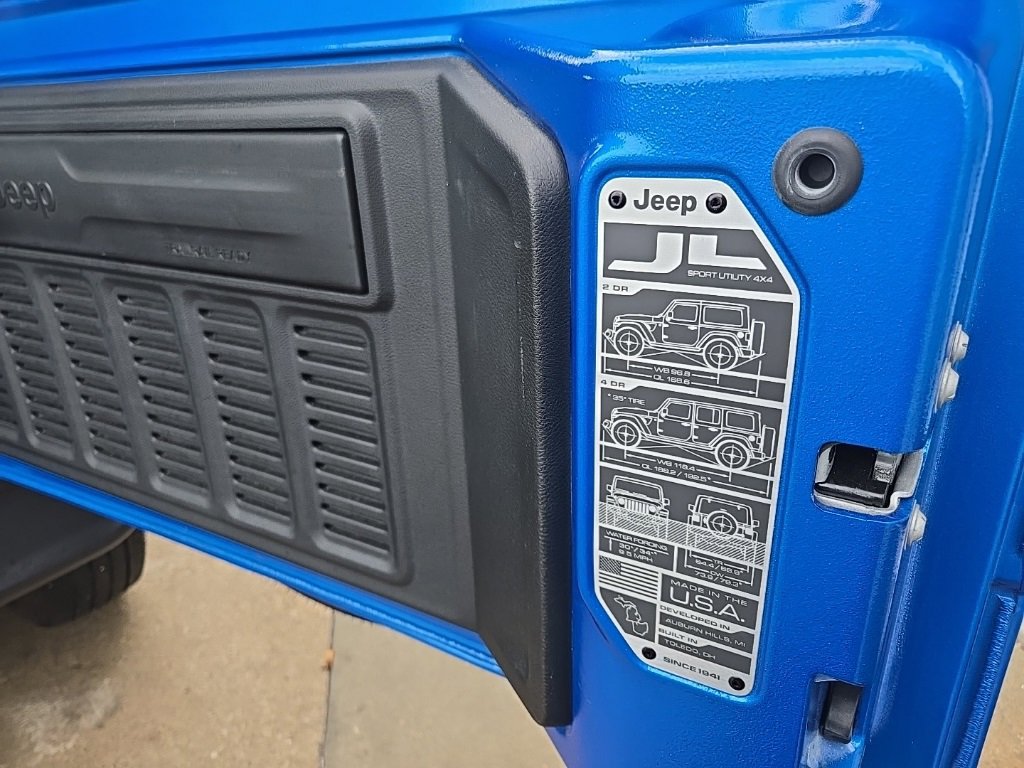 Used 2024 Jeep Wrangler Sahara w/ Technology Group image 91