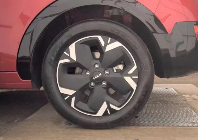 Used 2023 Kia Niro Wind FWD image 14