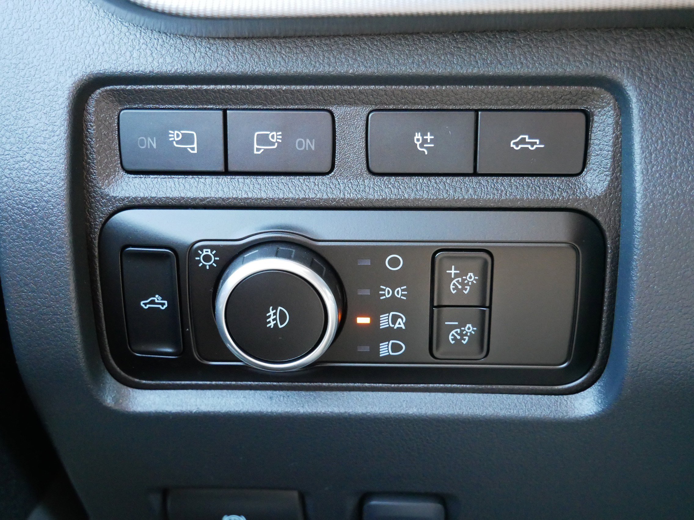 Used 2024 Ford F350 Platinum w/ FX4 Off-Road Package image 27