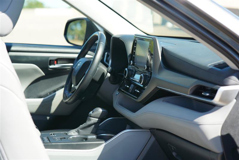 Used 2020 Toyota Highlander XLE AWD/4WD image 82