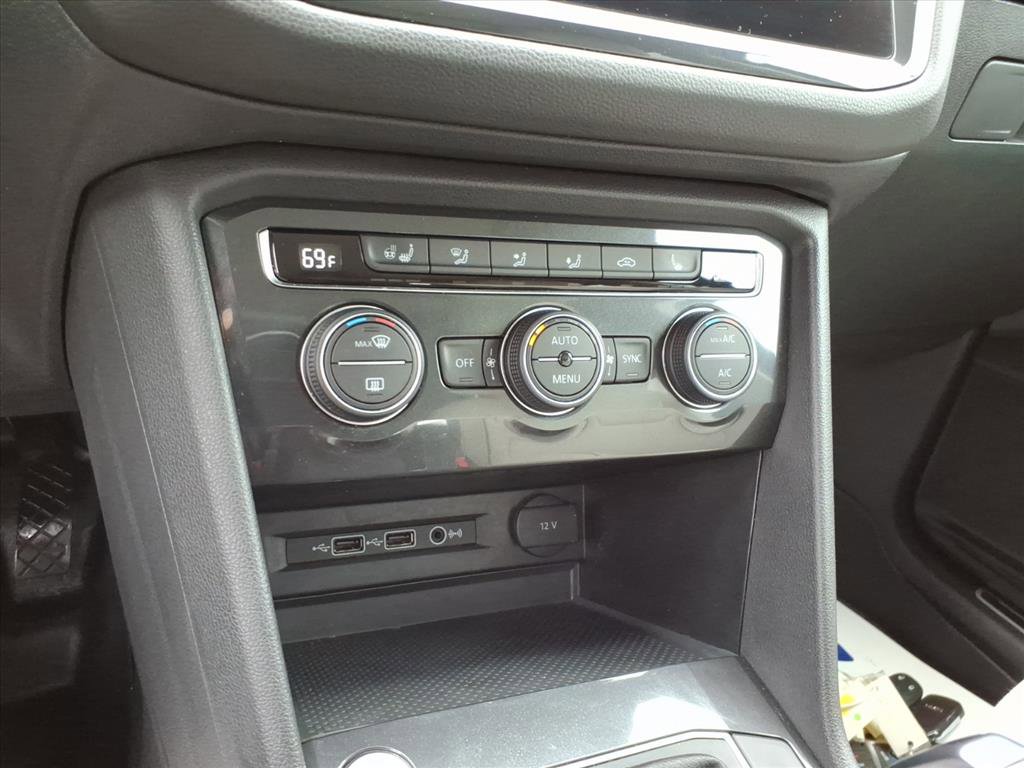 Used 2019 Volkswagen Tiguan SEL Premium image 19