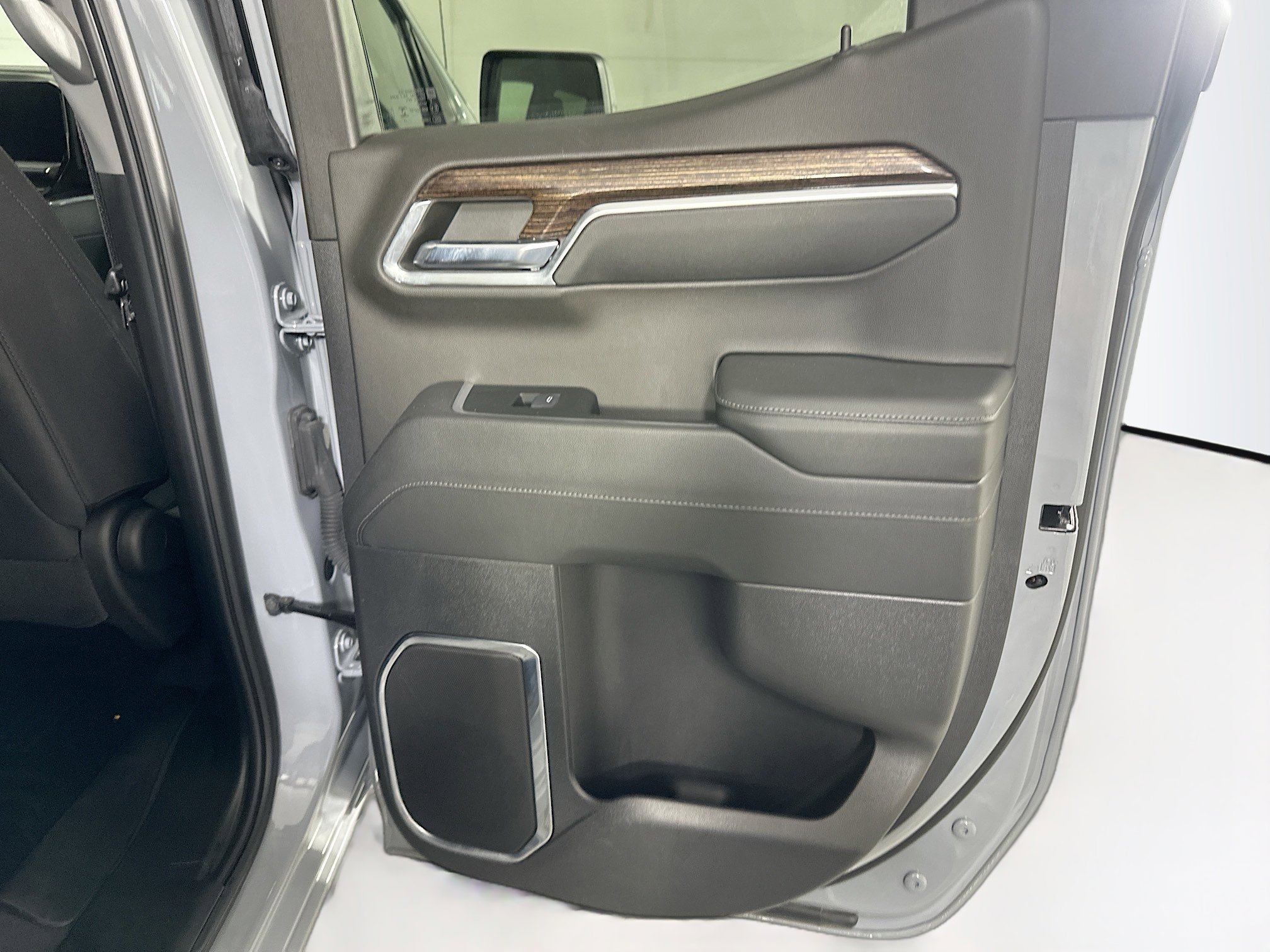 Used 2024 GMC Sierra 1500 Elevation image 28