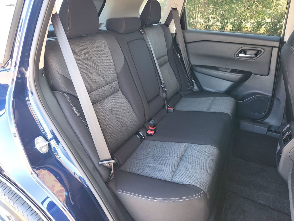 Used 2025 Nissan Rogue SV image 14